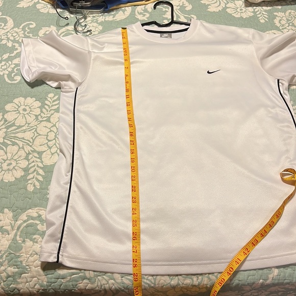 Nike workout shirt - Picture 8 of 9